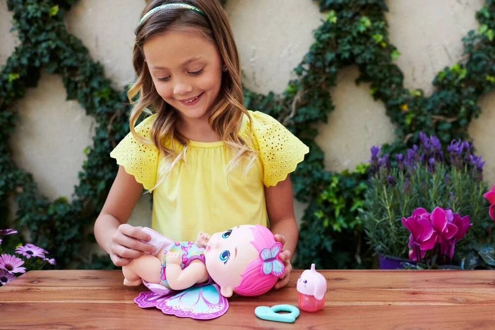 MATTEL MY GARDEN BABY - POUPON BÉBÉ PAPILLON ROSE BOIT ET FAIT PIPI – Image 5