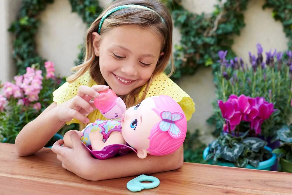 MATTEL MY GARDEN BABY - POUPON BÉBÉ PAPILLON ROSE BOIT ET FAIT PIPI – Image 6